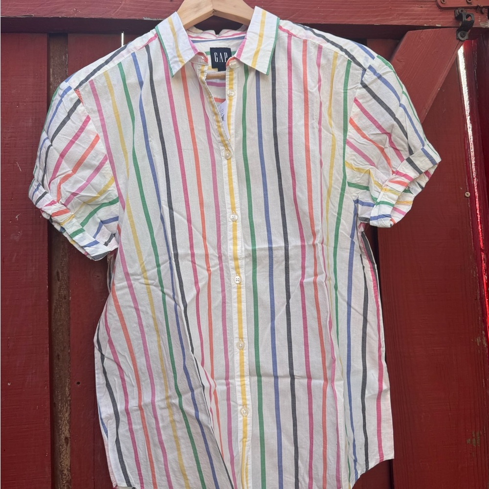 NWT GAP Short Sleeved Button-Down Shirt